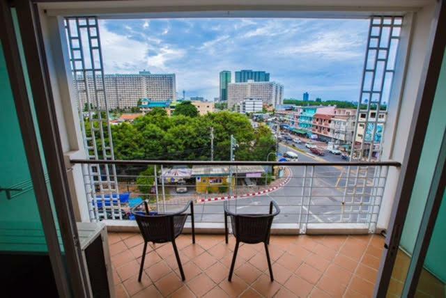 The Circle Residence ジョムティエンビーチ エクステリア 写真